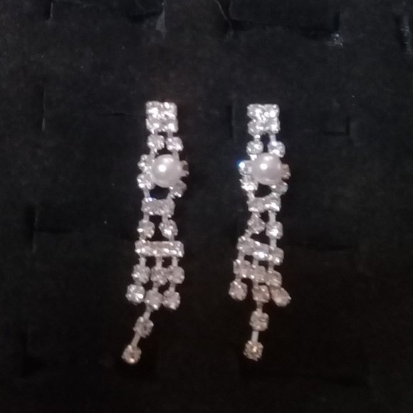 Pearl and rhinestone earrings - Picture 2 of 3